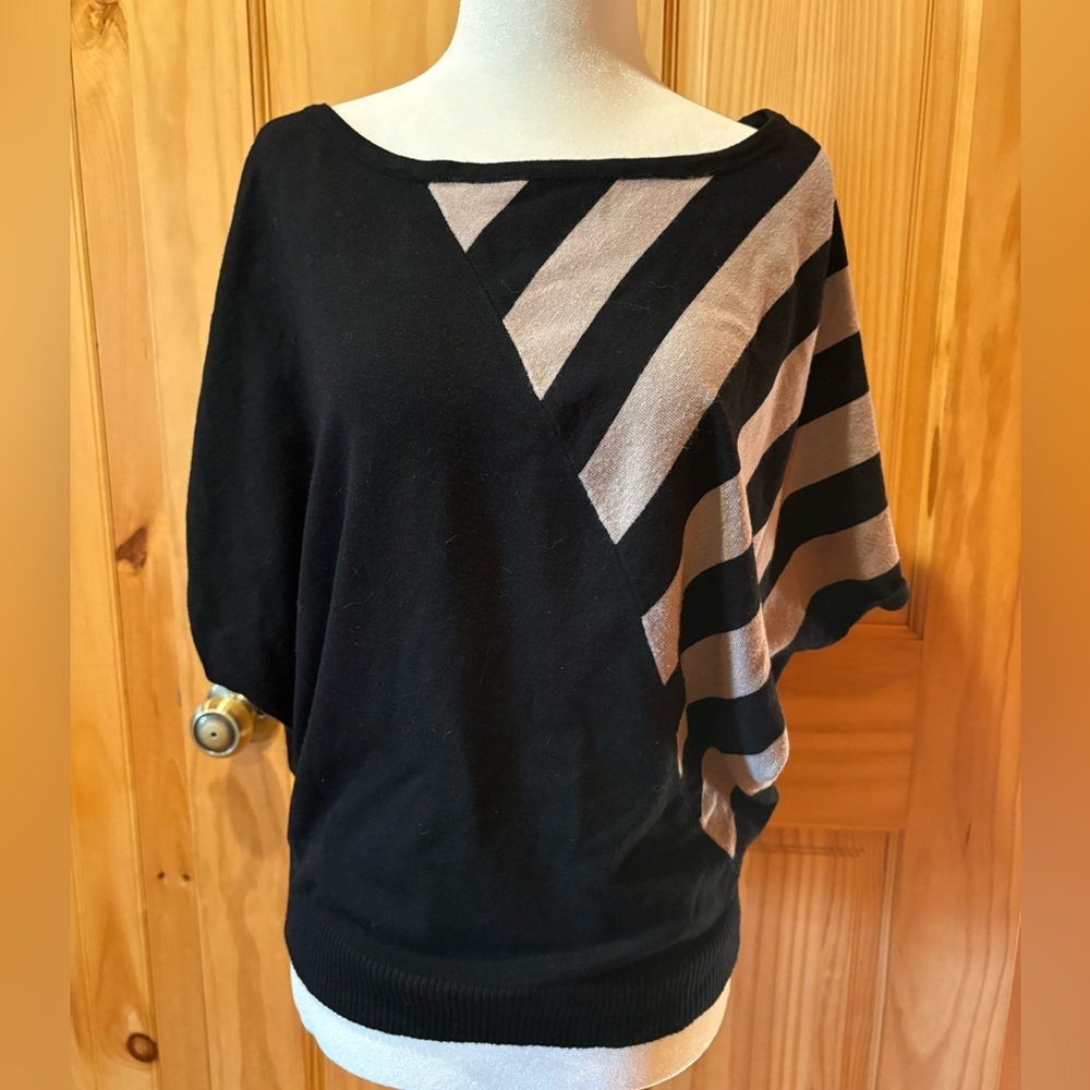 Chelsea & Theodore batwing sleeve pullover sweater black and tan size M